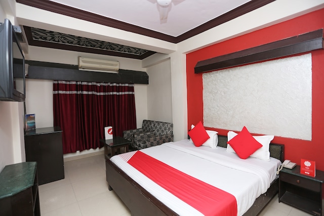 OYO 22507 Anjuman - OYO 22507 Anjuman, Hotel Anjuman Bye D2, 1, Bypass Rd, Professors Colony, Professors Colony, Ghatwasan, Kamla Nagar, Agra, Uttar Pradesh 282005, India