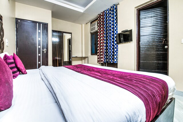 Super OYO Hotel Crosswinds Residency - Super OYO Hotel Crosswinds Residency Rp 28, C Block, Sector 71, Noida, Uttar Pradesh 201316, India