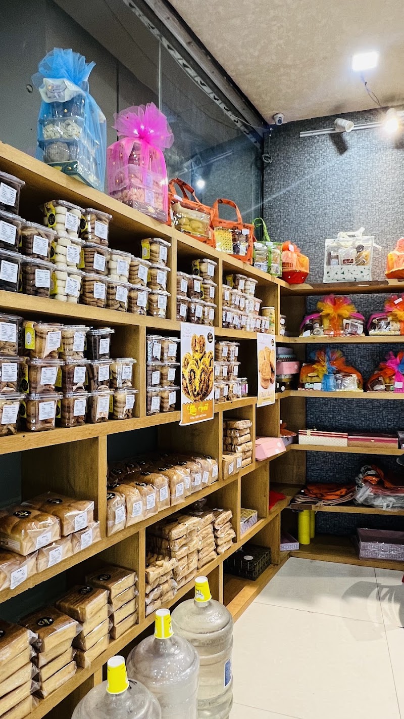 New Delhi Sweets - New Delhi Sweets, Kachna Pahuch Marg, opp. RTO Ground, Shankar Nagar, Raipur, Chhattisgarh 492004, India