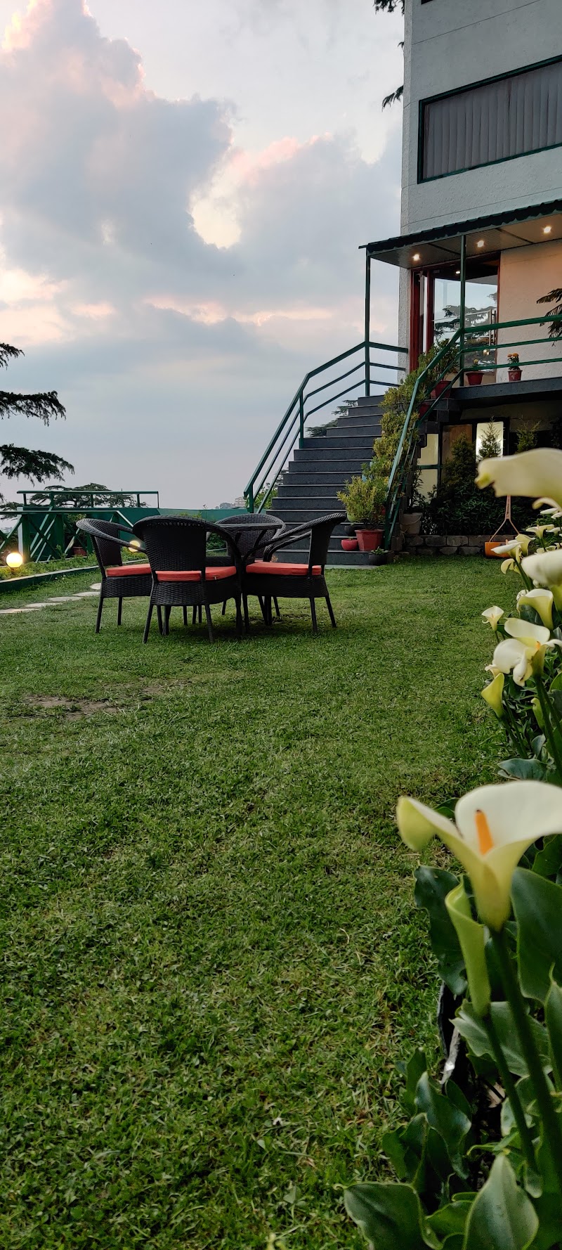 Honeymoon Inn - Honeymoon Inn The Mall, Shimla, Himachal Pradesh 171001, India