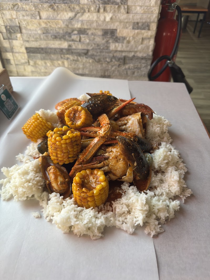 Off the Hook Seafood Restaurant - Tourist Club Area Branch - Off the Hook Seafood Restaurant - Tourist Club Area Branch, 6 شارع مِشْلاب - Al Zahiyah - E16 01 - Abu Dhabi - United Arab Emirates