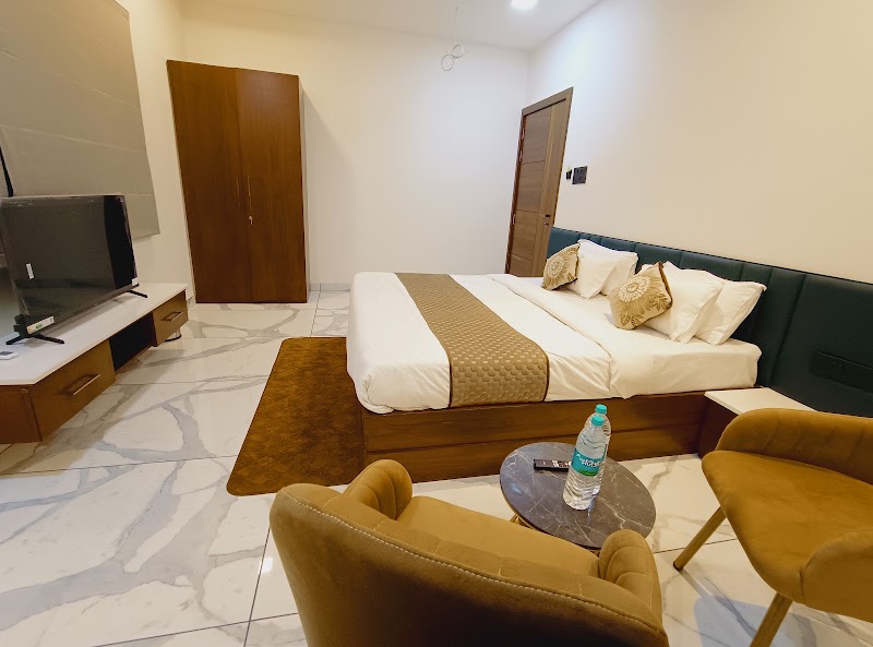 Hotel Nidhi Shree - Hotel Nidhi Shree kshipra vihar colony, c-17/15, Ujjain Dewas Rd, Adarsh Nagar, Nagjhiri, Nagziri, Ujjain, Madhya Pradesh 456010, India