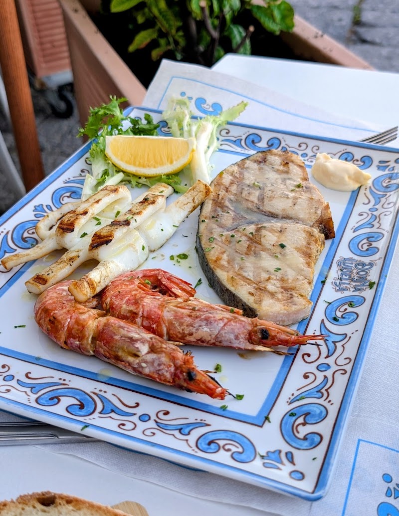 Donna Luisella | Ristorante Borgo Marinari Napoli - Donna Luisella | Ristorante Borgo Marinari Napoli, Piazzetta Marinari, 3, 80132 Napoli NA, Italy