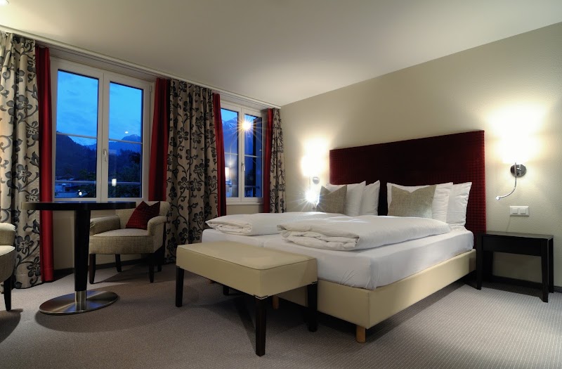 Hotel & Restaurant Krebs with Garden-Terrace - Hotel & Restaurant Krebs with Garden-Terrace Bahnhofstrasse 4, 3800 Interlaken, Switzerland