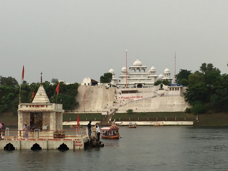 Uma Ghat - Uma Ghat, 4W4G+H93, Gwarighat, Jabalpur, Madhya Pradesh 482008, India