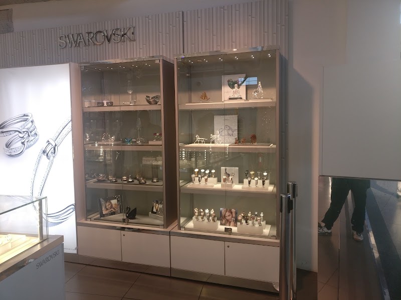 Swarovski - Swarovski H479+3QH, Rd to new Domestic Terminal 1D, Indira Gandhi International Airport, New Delhi, Delhi 110037, India