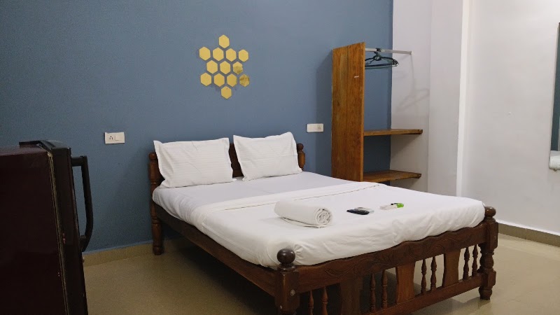 Candolim Beach Inn By RIH - Candolim Beach Inn By RIH, Candolim Beach Rd, behind Newton supermarket, Murrod Vaddo, Candolim, Goa 403516, India
