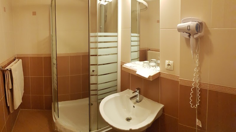Hotel Dominika - Hotel Dominika, Vlastenecké námestie 3, 851 01 Bratislava-Petržalka, Slovakia