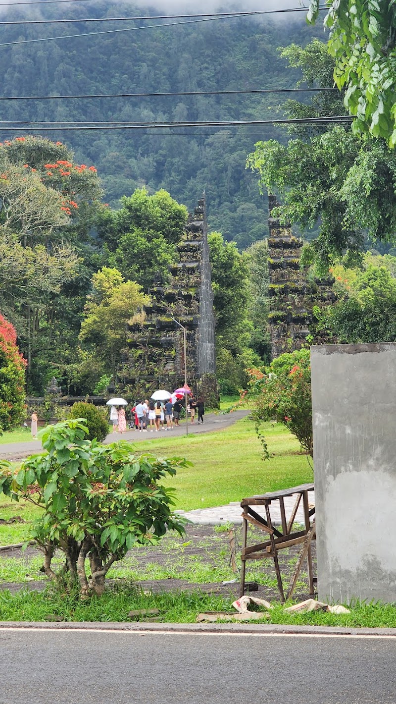 Bali Handara Gate - Bali Handara Gate, Jl. Raya Singaraja-Denpasar, Pancasari, Kec. Sukasada, Kabupaten Buleleng, Bali 81161, Indonesia