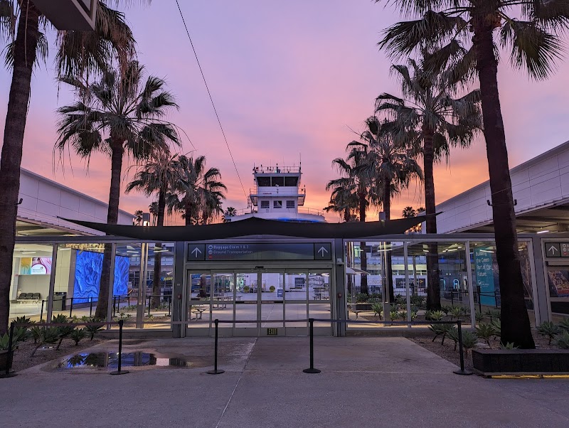 Long Beach Airport - Long Beach Airport, 4100 Donald Douglas Dr, Long Beach, CA 90808, USA
