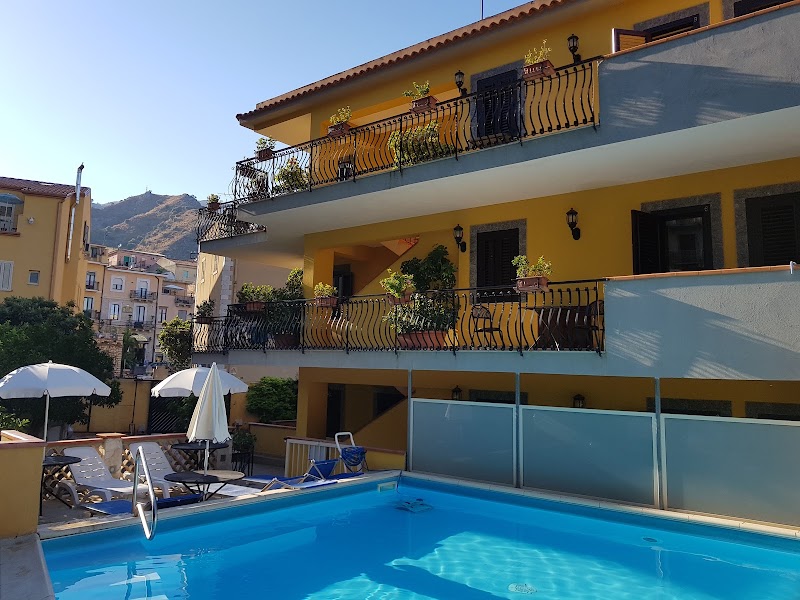 Residence Villa Il Glicine - Residence Villa Il Glicine Viale S. Pancrazio, 27, 98039 Taormina ME, Italy