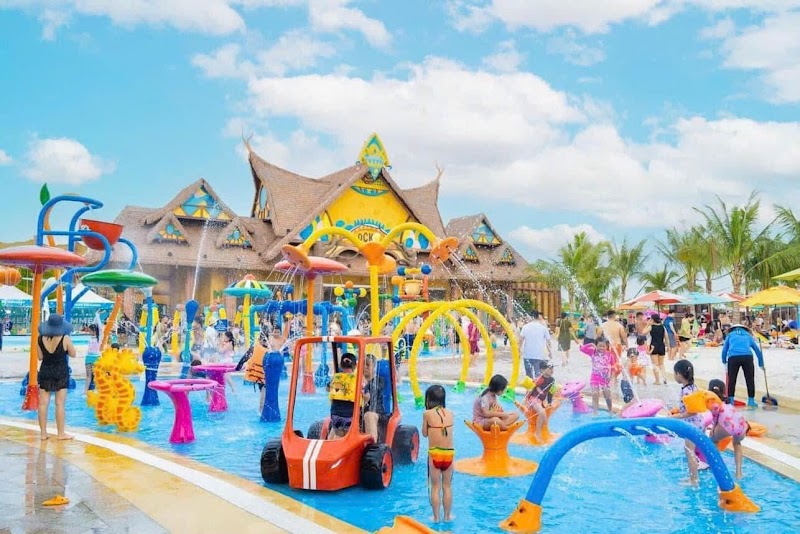 VinWonders Wave Park - VinWonders Wave Park, XX2M+HHX, Nghia Tru, Hung Yen, Vietnam