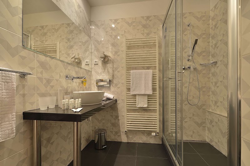 Ramada by Wyndham Airport Prague - Ramada by Wyndham Airport Prague, 1067, K Letišti 25a, 160 00 Praha-Praha 6, Czechia