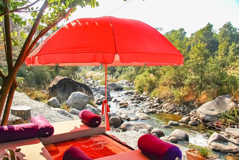 Bhambri – A Riverside Café by Prakriti Aalay Resort - Bhambri – A Riverside Café by Prakriti Aalay Resort Prakriti Aalay Resort, Sukar Khas, Dharamshala, Himachal Pradesh 176215, India