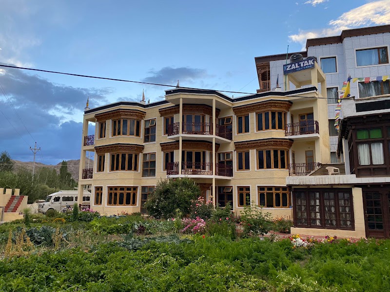 Zaltak Guest House And Hostel