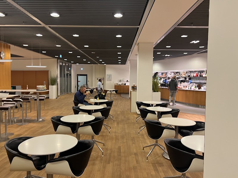 Lufthansa Senator Lounge B (Non-Schengen) - Lufthansa Senator Lounge B (Non-Schengen) Terminal 1, Departure, area B next to, Gate B43, 60549 Frankfurt am Main, Germany