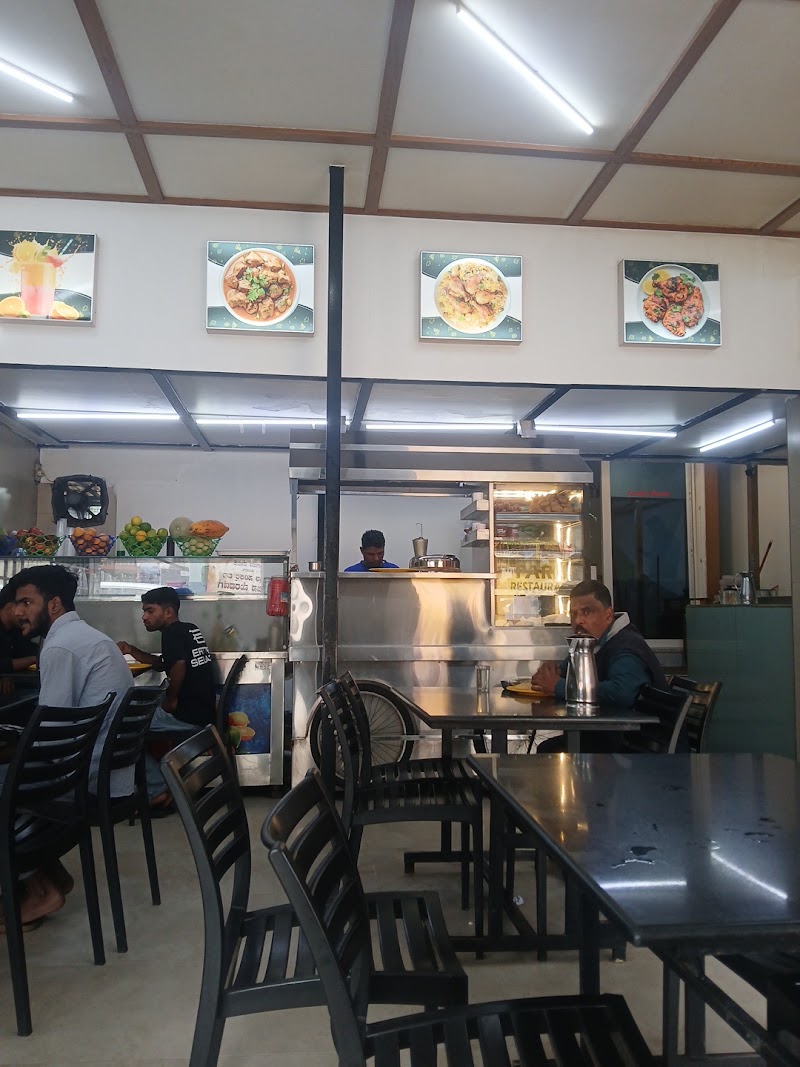 Paris Restaurant - Paris Restaurant College Rd, opp. to ram mandir, Stuart Hill, Madikeri, Karnataka 571201, India
