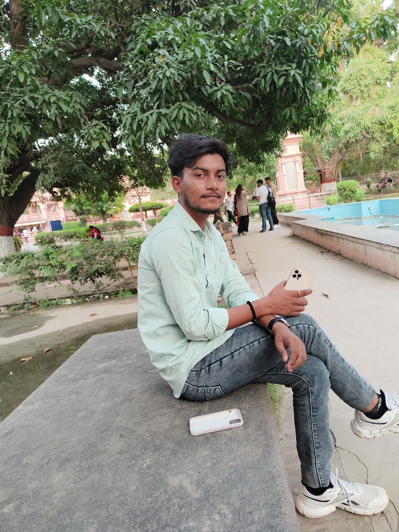 Mandir Park 1 - Mandir Park 1 7X8Q+63Q, Banaras Hindu University, Varanasi, Uttar Pradesh 221005, India