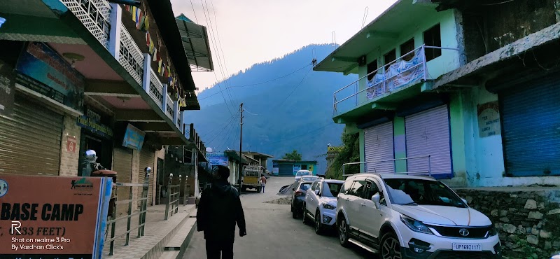 G.M.V.N. Guest House - G.M.V.N. Guest House, 35HM+2PF, Mori-Sankari Rd, Sankri, Uttarakhand 249128, India