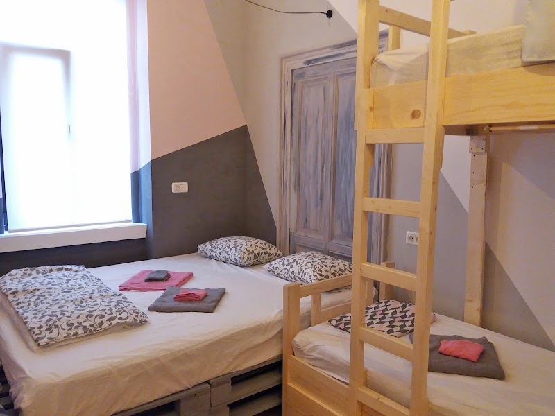 Cloud9Living - Cloud9Living Bulevardul Regina Elisabeta nr 26, ap 7, 050017 București, Romania