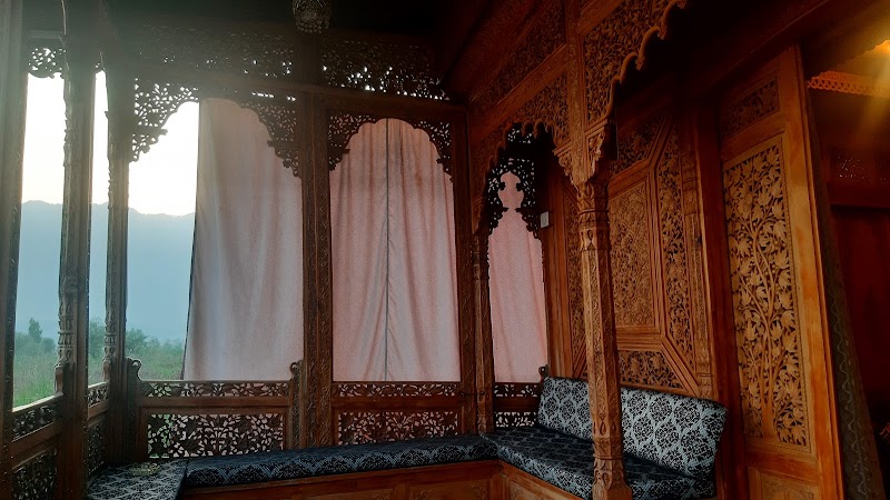 Houseboats Group Dal Lake - Houseboats Group Dal Lake, 3VW2+P56, Karapura, Dal Lake, Srinagar, 190006