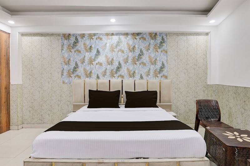 Hotel O Akki Residency - Hotel O Akki Residency MS Yadav Tower, B-121, near HDFC Bank, Sector 63 A, Noida, Chotpur, Uttar Pradesh 201307, India
