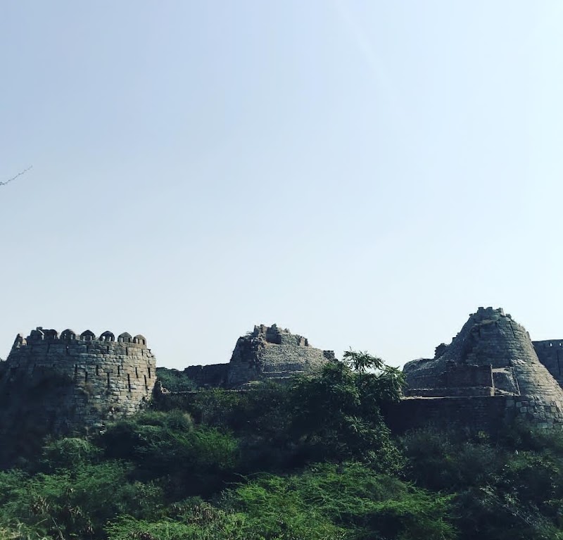 Tughlakabad District Park - Tughlakabad District Park, G759+R73, Mehrauli - Badarpur Rd, Tughlaqabad Village, Tughlakabad, New Delhi, Delhi 110044, India