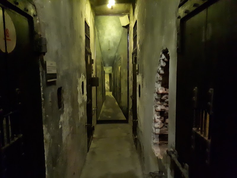 Hoa Lo Prison - Hoa Lo Prison 1 P. Hoả Lò, Trần Hưng Đạo, Hoàn Kiếm, Hà Nội, Vietnam