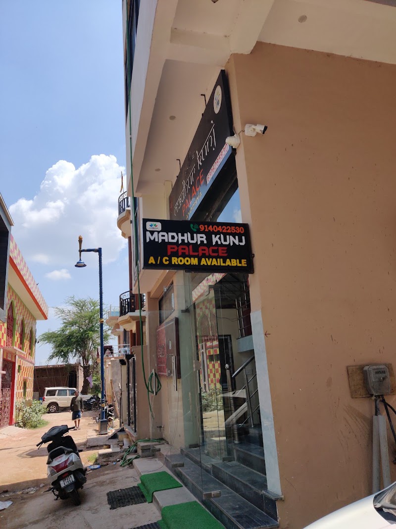 Madhur kunj palace - Madhur kunj palace Q6R2+XXJ, New Colony, Ayodhya, Uttar Pradesh 224123, India
