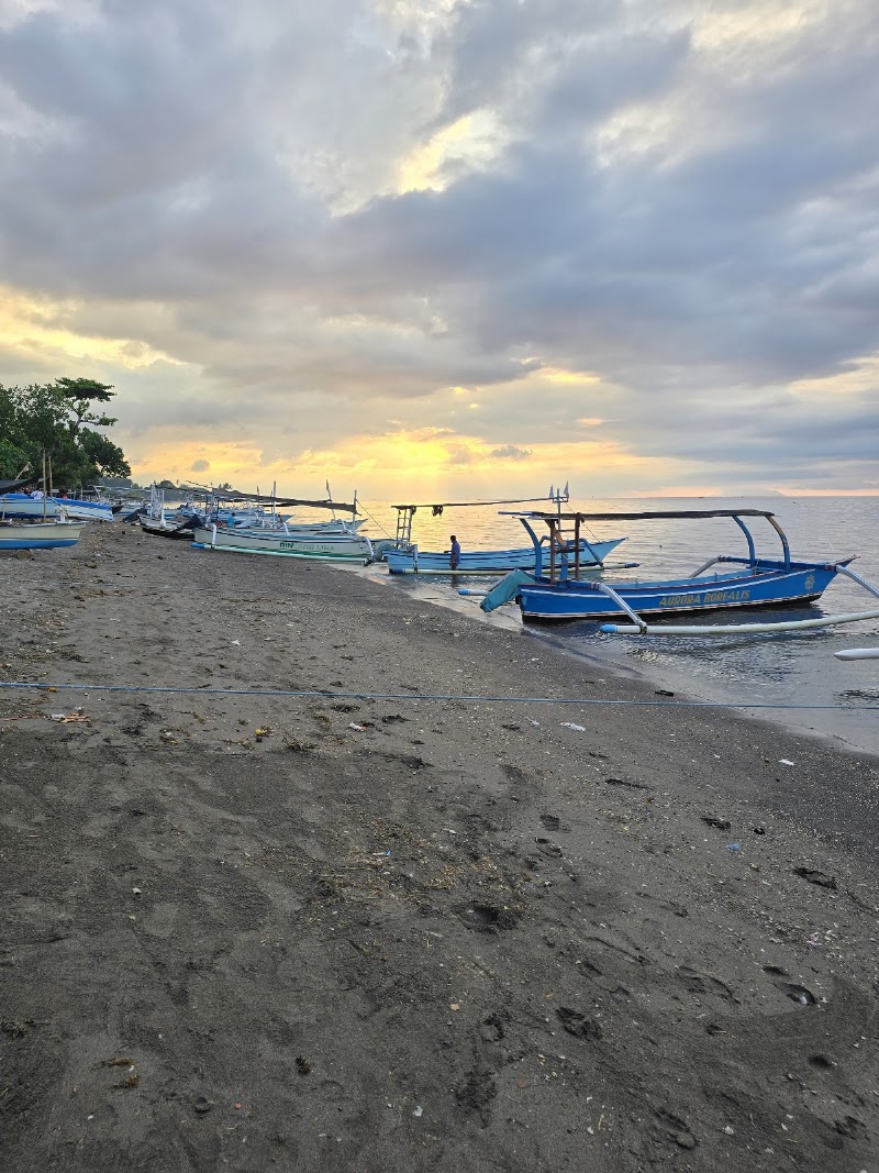 Lovina Beach - Lovina Beach, Jl. Raya Singaraja, R2PC+JMG, Temukus, Kecamatan Buleleng, Kaliasem, Kec. Banjar, Kabupaten Buleleng, Bali 80117, Indonesia