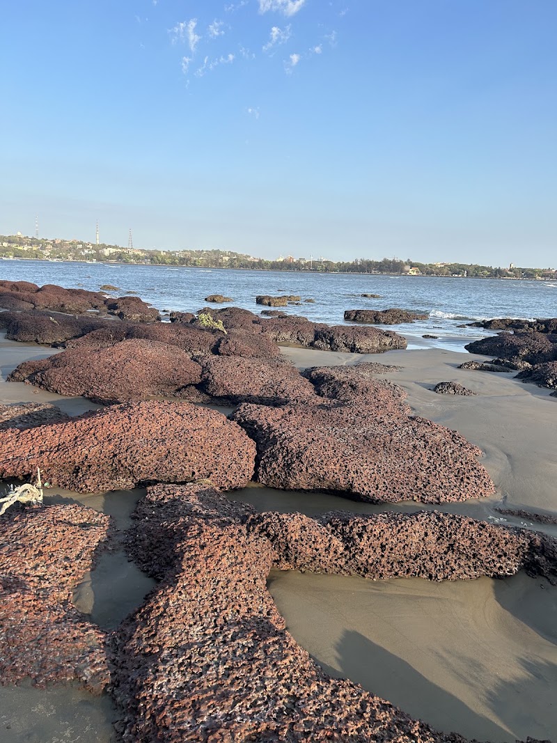 Quegdevelim Beach - Quegdevelim Beach Mandovi River, FRW4+9MQ, Reis Magos, Goa 403001, India