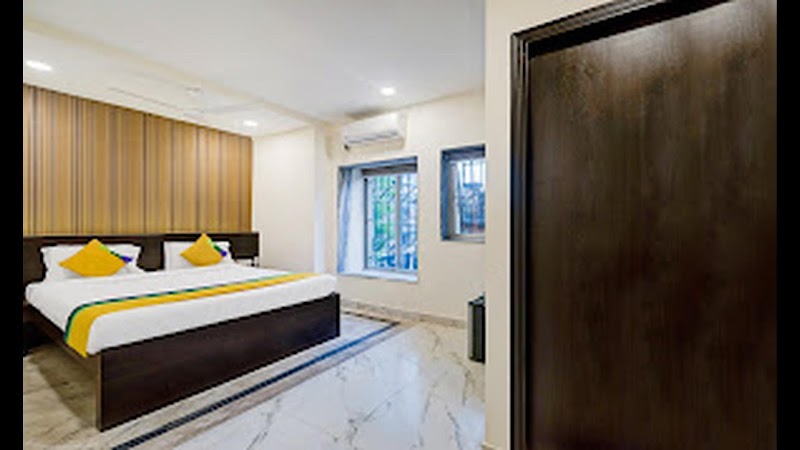 Itsy Hotels Neeranand Plaza - Itsy Hotels Neeranand Plaza, 34, Ganga Prasad Mukherjee Rd, near SBI, Branch, Bhowanipore, Kolkata, West Bengal 700025, India