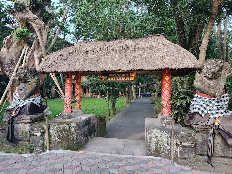Kecak & Fire Dance at ARMA Museum - Kecak & Fire Dance at ARMA Museum Jl. Made Lebah, Ubud, Kecamatan Ubud, Kabupaten Gianyar, Bali 80571, Indonesia