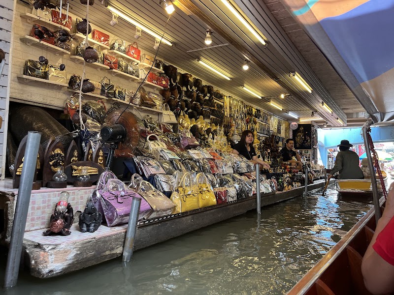 ตลาดน้ำเหล่าตั๊กลัก (ปากคลองลัดพลี)Lao Tuk Luck floating market - ตลาดน้ำเหล่าตั๊กลัก (ปากคลองลัดพลี)Lao Tuk Luck floating market ทางหลวงสาย325 ทางไปวัดสุน, GXC4+HR3 ตำบล ดำเนินสะดวก อำเภอดำเนินสะดวก ราชบุรี 70130, Thailand