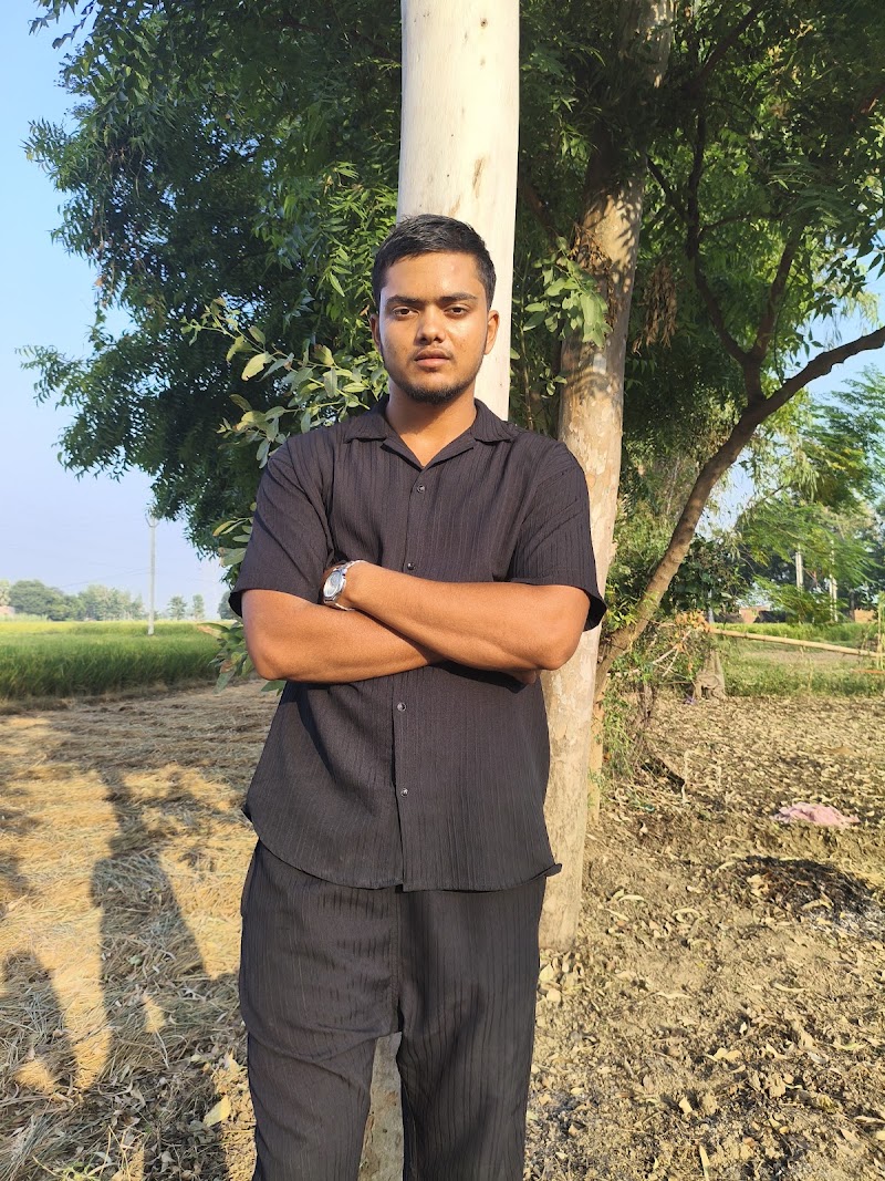 Rudrapur Bus Stand - Rudrapur Bus Stand, CJW8+VPC Bus Stand, Khajuha Chauraha - Bus Station Rd, Rudrapur, Jungle Domardila, Uttar Pradesh 274204, India