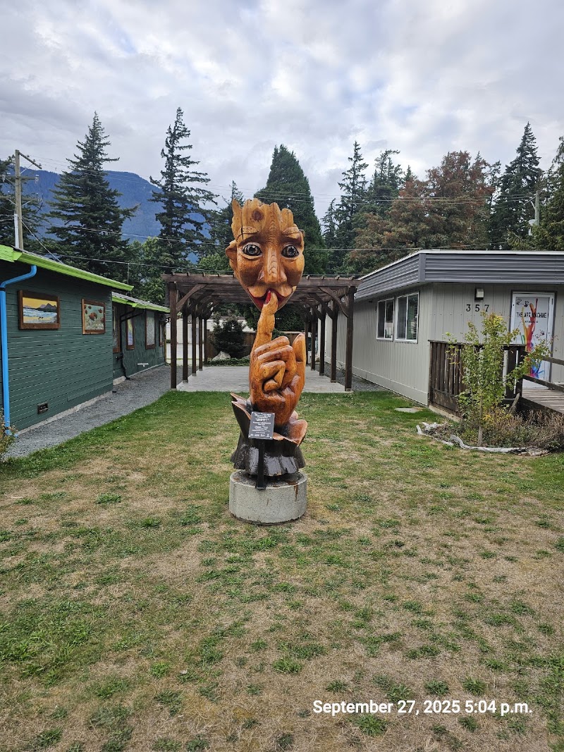 Chainsaw Carvings - Chainsaw Carvings 340b Wallace St, Hope, BC V0X 1L0, Canada