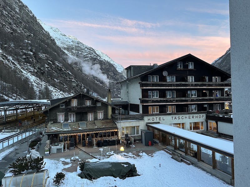 Hotel Täscherhof - Hotel Täscherhof Bahnhofplatz 1, 3929 Täsch, Switzerland