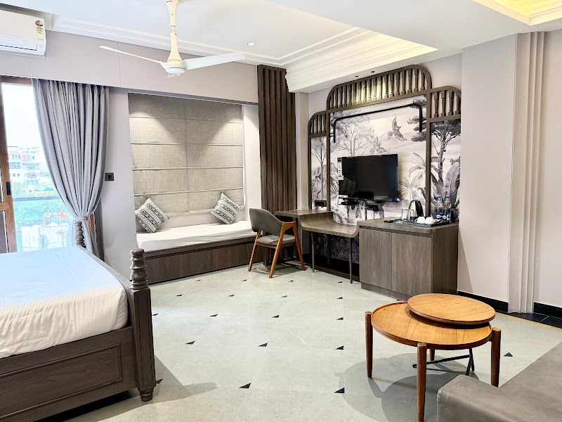 The Luxury Tiger - The Luxury Tiger, 5/264 Gadiya Devra, chowk, Chand Pol Rd, Hotel Gangaur Palace, Udaipur, Rajasthan 313004, India
