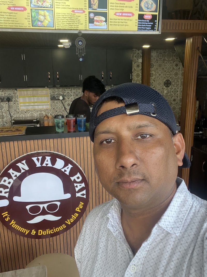 URBAN VADA PAV - URBAN VADA PAV GATE NO 19, SPECTRUM MALL PHASE 2, Sector 75, Noida, Uttar Pradesh 201316, India