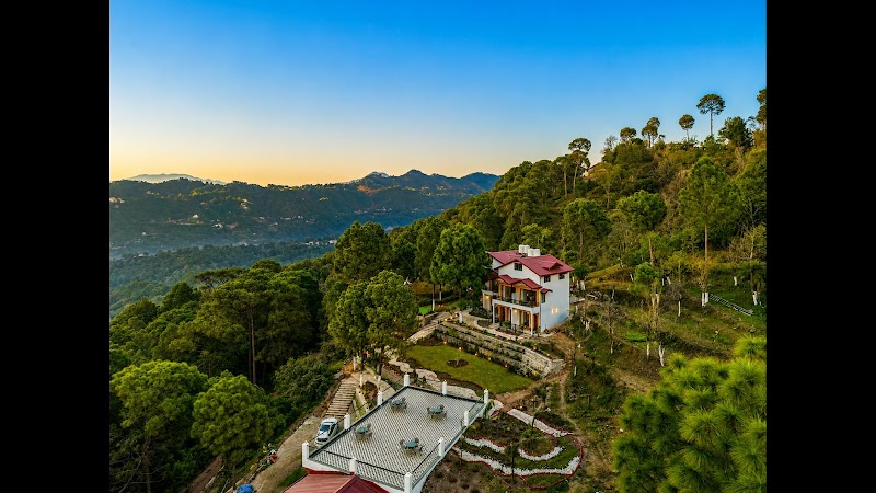 ELIVAAS Signature Pine View Resort