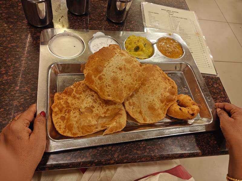 Sree Arul Jyothi (Veg Restaurant) - Sree Arul Jyothi (Veg Restaurant) FWWX+H7M, Mahatma Gandhi Rd, Opposite Secretariat, Palayam, Thiruvananthapuram, Kerala 695001, India