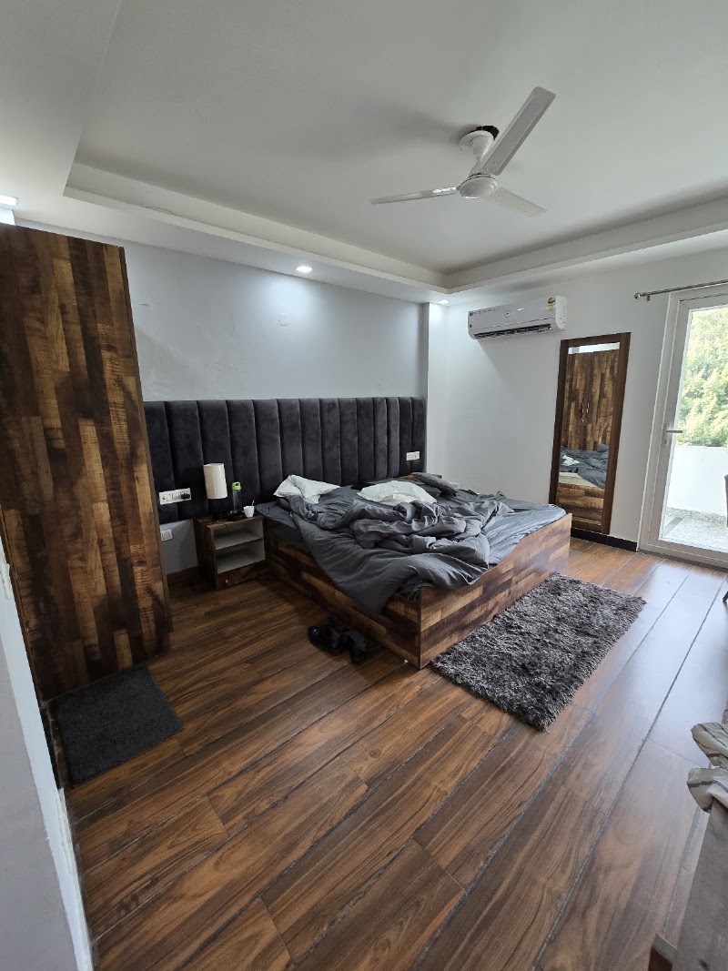 Housr Sector 38 - Housr Sector 38 232, near, bakhtawar chowk, Medicity, Islampur Colony, Sector 38, Gurugram, Haryana 122018, India