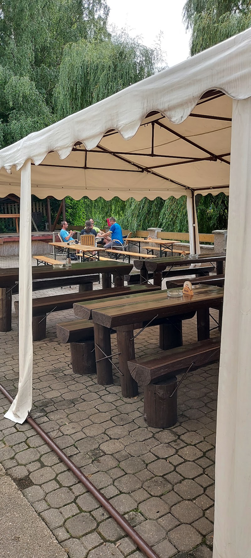 Hospůdka pod Skalou