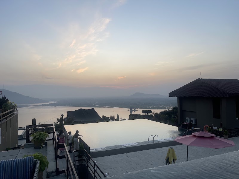 Vivanta Dal View - Vivanta Dal View 4V3J+2HG, near Kralsangri, Brein, Srinagar, 191121
