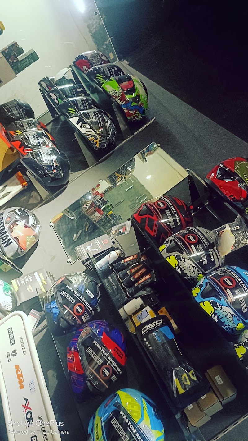BAHADURS GARAAJ ( BIKER STORE ) - BAHADURS GARAAJ ( BIKER STORE ) in front of old rto, beside Ratan Plaza, Vypar Vihar, Bilaspur, Chhattisgarh 495004, India