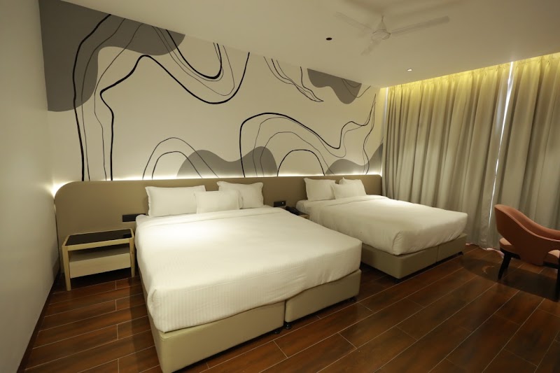 Hotel Red Diamond - Hotel Red Diamond Old Power House, Road, Torwa, Bilaspur, Chhattisgarh 495004, India