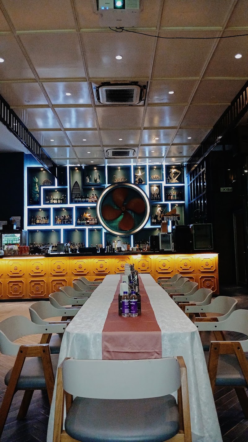 Harbour Vue - Harbour Vue, Varun Beach, Nowroji Rd, Krishna Nagar, Maharani Peta, Visakhapatnam, Andhra Pradesh 530002, India