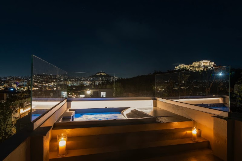Historic Villa with Hot Tub Beneath the Acropolis ( Oasis Hospitality Group) - Historic Villa with Hot Tub Beneath the Acropolis ( Oasis Hospitality Group), Iouliou Smith 19, Athina 118 51, Greece