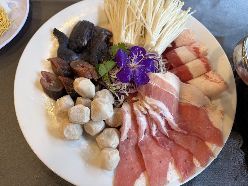 Buffet Rau RobinSon Đà Lạt - Buffet Rau RobinSon Đà Lạt, F3, 04A Đống Đa, Xuân Hương - Đà Lạt, Lâm Đồng 66111, Vietnam