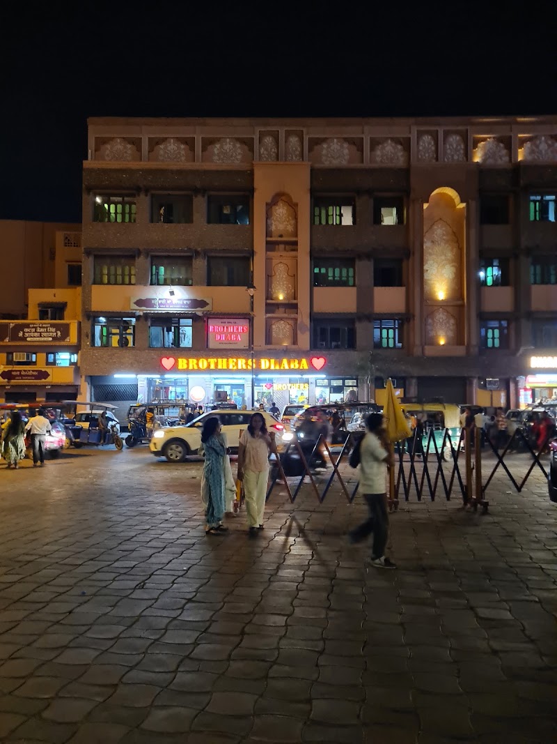 Bharawan Da Dhaba - Bharawan Da Dhaba near Town Hall, Subhash Park, Katra Ahluwalia, Amritsar, Punjab 143006, India